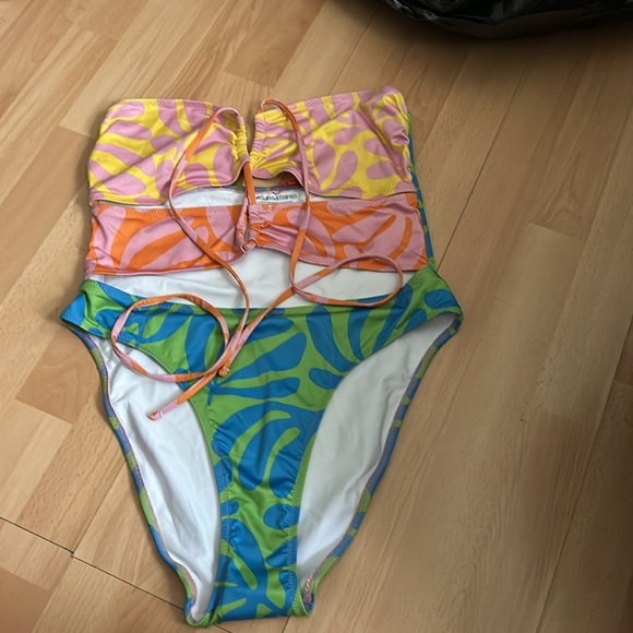 Solid & Striped - Picture 2 of 5